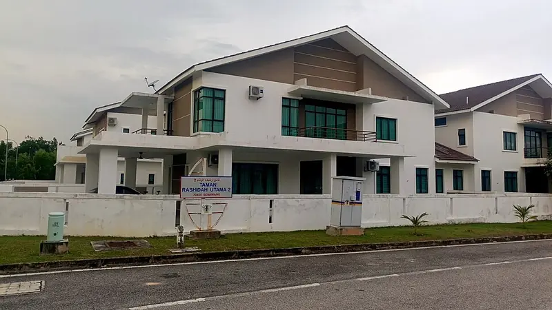Semi-detached houses in Taman Rashidah Utama, Senawang